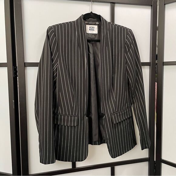 𝅺[4] Vera Moda Black & White Pinstriped Structured Blazer Women’s Career Wear - Picture 2 of 13